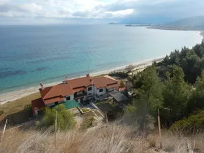 Sangue Blu Beachfront Villa Apartment - Image 4