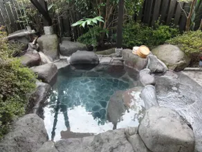Yufu no Kaze is a private rental with a flowing outdoor bath fed by the natural hot spring, Aoyu, a barbecue area, and free parking - Image 3