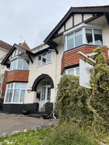 Seabreeze with parking, sea and country views - Image 5