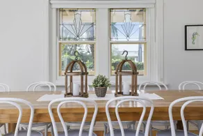 Spacious Sorrento Retreat - Image 2