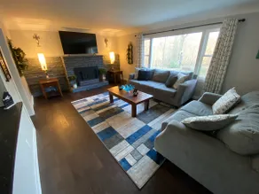 4 bedroom house near Paw Paw Lake - Image 2