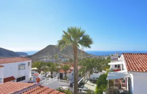 Apartment in a private villa with a view of the sea, shared pool, Wi-Fi. - Image 3