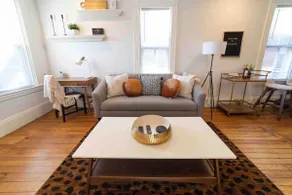 Center City 2bd Apt with Free Parking Included! - Image 3
