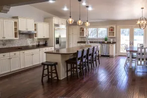 Rustic Country Acreage with Private Pool and Spa - Image 5