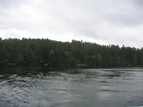 Quiet Lake Front Cabin - Image 3