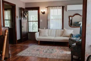 Fern's Farmhouse - Minutes to WAFB and State Park - Image 2
