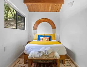 Forest Gem retreat with hot tub & fire-pit - Image 2