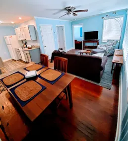 Paradise Blue, bright, airy carriage house in town - Image 5