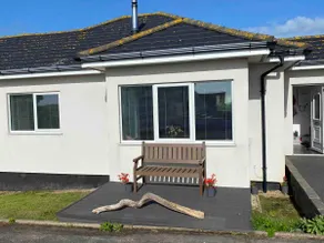 Seaside retreat, 7 minutes walk to the shore. - Image 3