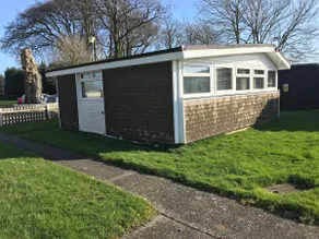 Dartmouth 2 Bed Detached Chalet 144 Norton Park - Image 3
