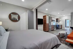 Luxe Loft 2 on Main St.Steam Shower, ZeroG King Bed, Designer Kitchen, Elevator! - Image 3