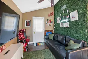 Stylish, entire 3-bedroom, 1.5 bath, single house. - Image 2