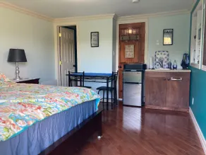 Sunny, private accommodation and children's park - Image 5