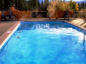 Snow Springs Pool House w/ PRIVATE heated, hotsprings pool! 5 bedrooms,Sleeps 15 - Image 2