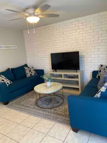 White Brick Townhouse - A home away from home - Image 4