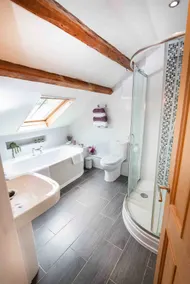 Luxury Studio Apartment - Town Centre - Image 5