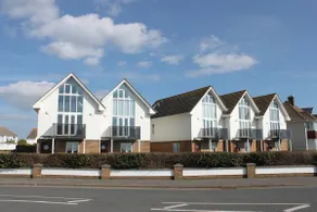 53Searoad, Sea Views,The Needles & The Isle of White, 3 bed, garden, beach, dogs - Image 5