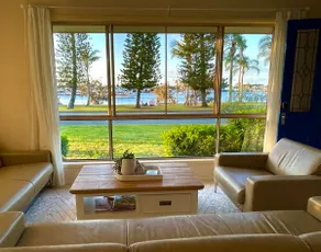 Lovely Waterfront Beach House, Pet-Friendly - Image 2