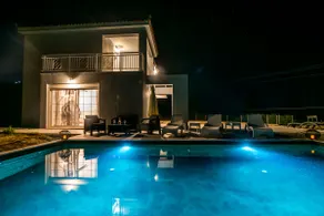 Villa Luna ★Private Pool★Sleeps 6★Free Parking - Image 2