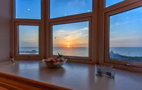 Victoria Parade: appartement de 2 chambres avec vue sur la mer et parking privé - Image 2