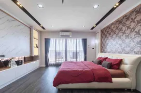 Luxury High-Fl Room with View & 3 min to Skytrain - Image 3