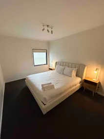 Spacious apartment minutes from the CBD - Image 4