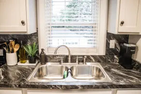 ❤Beautifully Renovated Lancaster Apt❤ - Image 4
