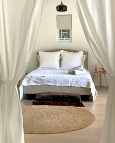 Newly Renovated Leafy Courtyard Studio - Image 2