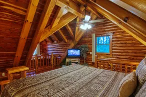Romantic Cedar Cabin with Jacuzzi & Fireplace - Image 2