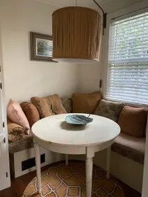 Designer's Cozy Carriage House - Image 4