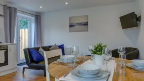 Didcot- Private Flat with Garden & Parking 04 - Image 2
