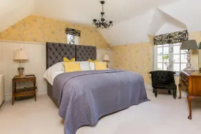 5* Gorgeous Stone Cottage in an Idyllic Picture Postcard Village. Parking/Garden - Image 4