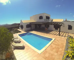 Charmante große 4-Zimmer-Villa mit einem privaten beheizten Pool, WLAN und vieles mehr - Image 3