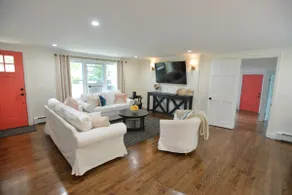 Luxe, very private retreat with a large yard & fire pit - Image 4
