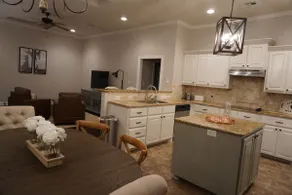 Private Downtown Condo - (3 Blocks from Magnolia!) - Image 5
