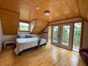 Ski Martock Lakefront Cottage - Image 5