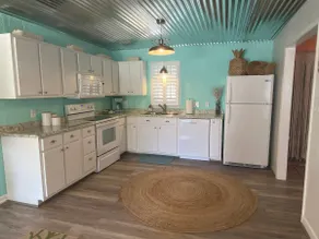 “Beach Ballin” Cozy Home 1m to Beach + Fire Pit - Image 4