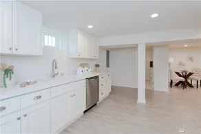 Spacious and private mother-in-law, great location - Image 2