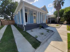 Luxury Lavaca Historic Downtown SA walk to Hemisfair, conventions, Riverwalk - Image 3