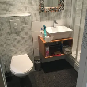 Suite in hypercenter, 3-min walk to train station. - Image 3