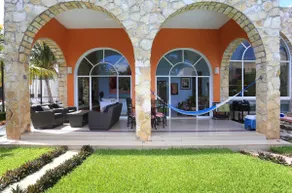 Beautiful house with pool and garden in north Merida - Image 3