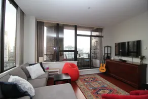 Stylish Downtown Condo + Free Parking - Image 2