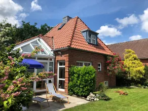 Cozy vacation home with conservatory - Image 4