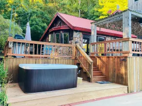 42-Acre Oasis: Private Golf, Fishing & Pool - Image 2
