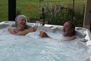 Country home with hot tub in Périgord Pourpre - Image 3