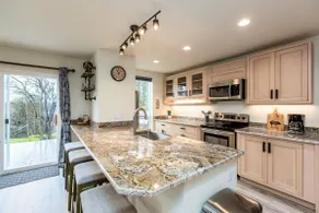 2 Bed Unit in the Idyllic Town of Friday Harbor! - Image 2