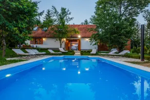 Beautiful cottage with heated pool for 22 ppl - Image 2