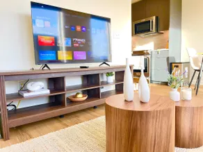 Luxe Condo | Rooftop, GYM, Views! - Image 4