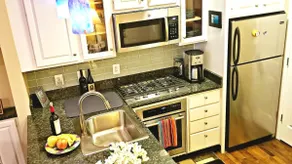 Beautiful, Sunny Dupont Circle Condo with Balcony - Image 3