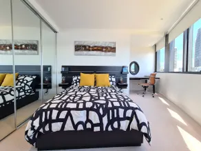 Stylish waterfront apartment - Image 5
